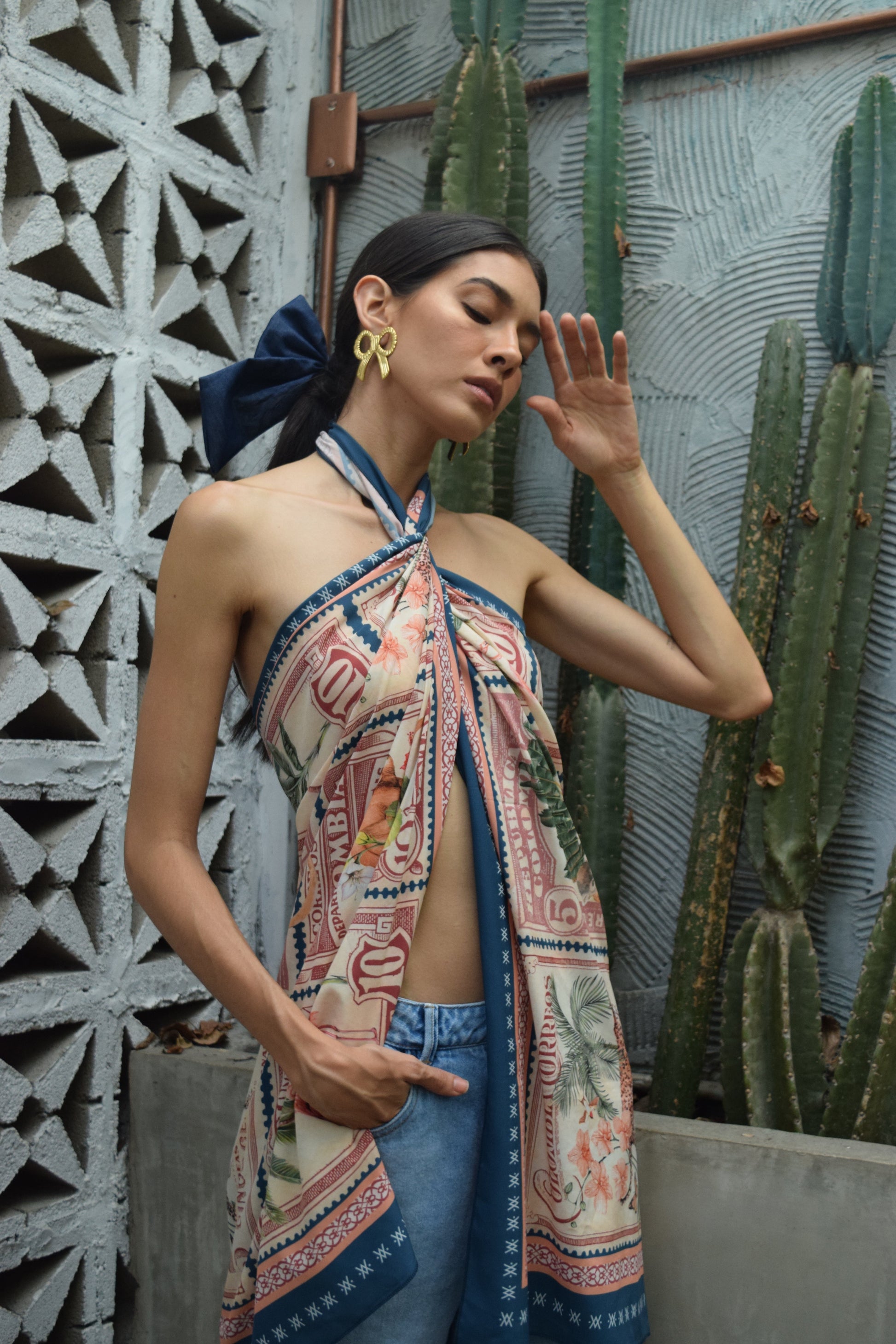 Blue Stamps Beach Wrap Flor Amazona Colombia