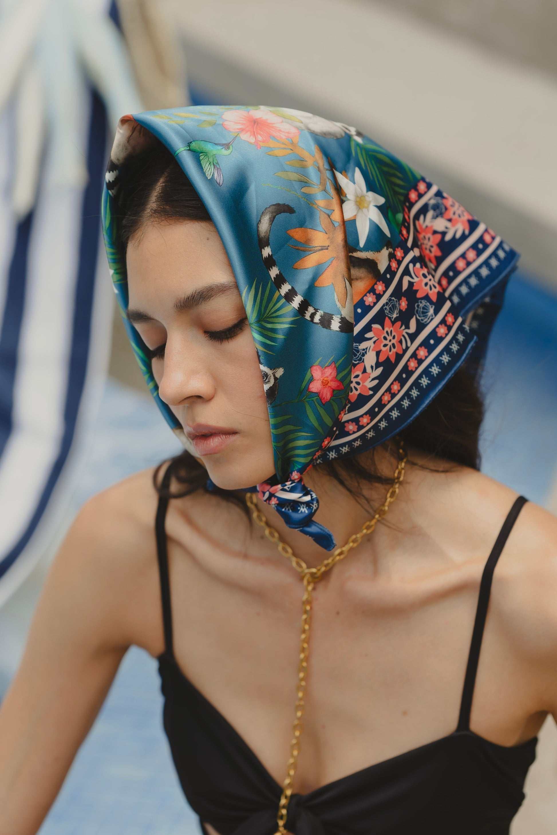 LEMUR OSCURO SCARF Flor Amazona Colombia