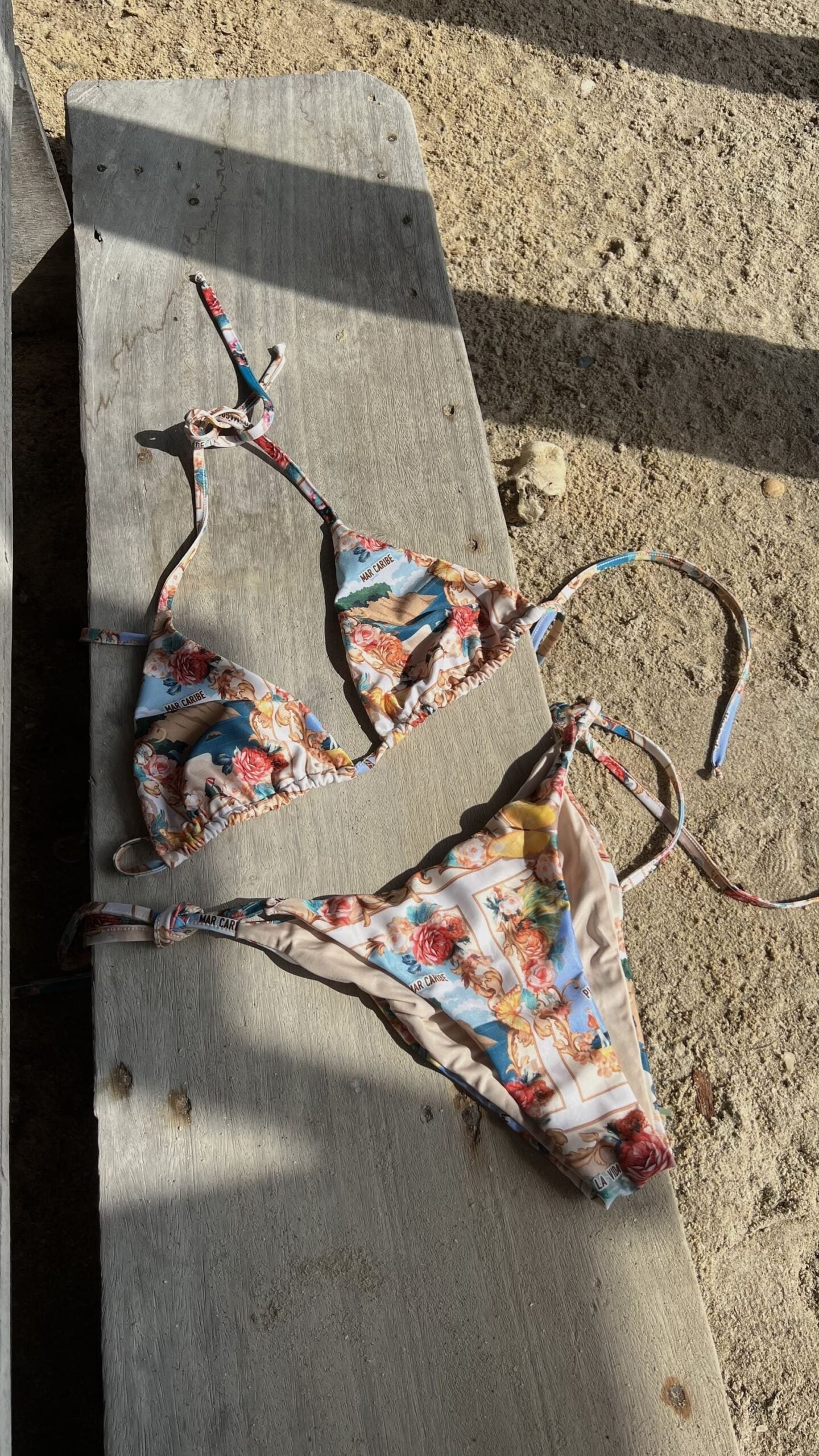 Heráldica Bikini Flor Amazona Colombia